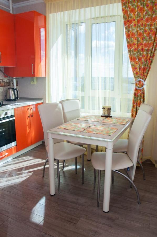 Vip Apartments Lutsʼk Exteriör bild